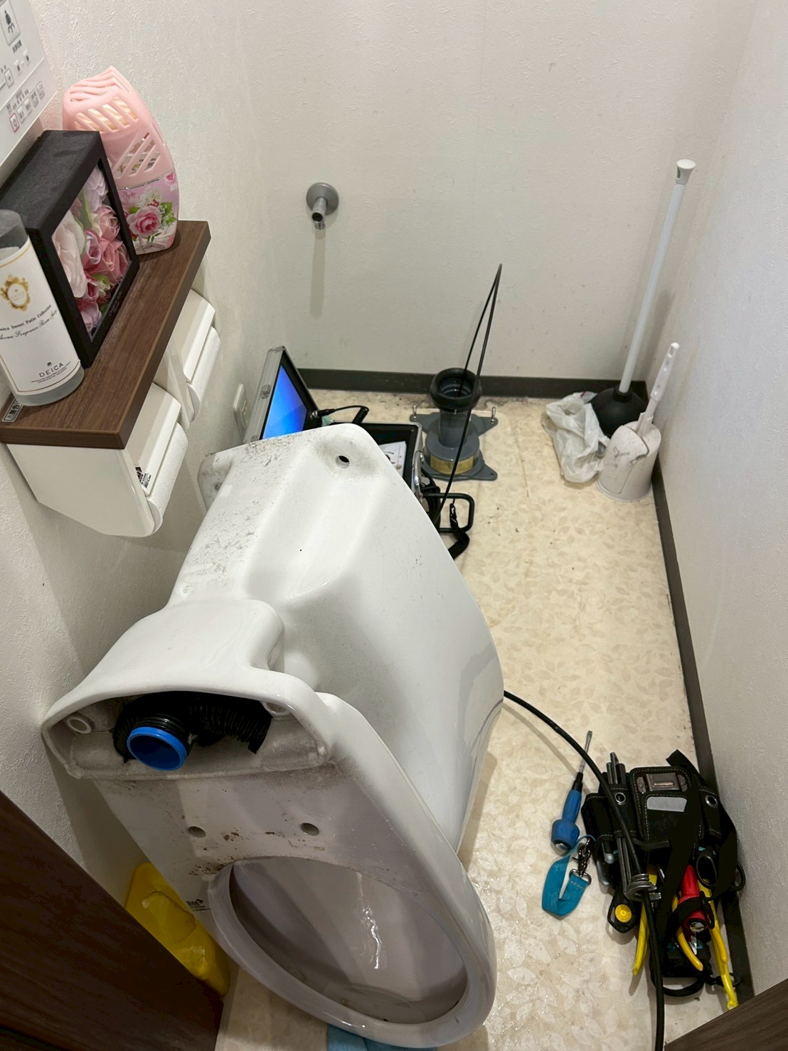 大阪市にてトイレの詰まり修理〈トイレが詰まって流れないとのお悩み〉の施工前写真
